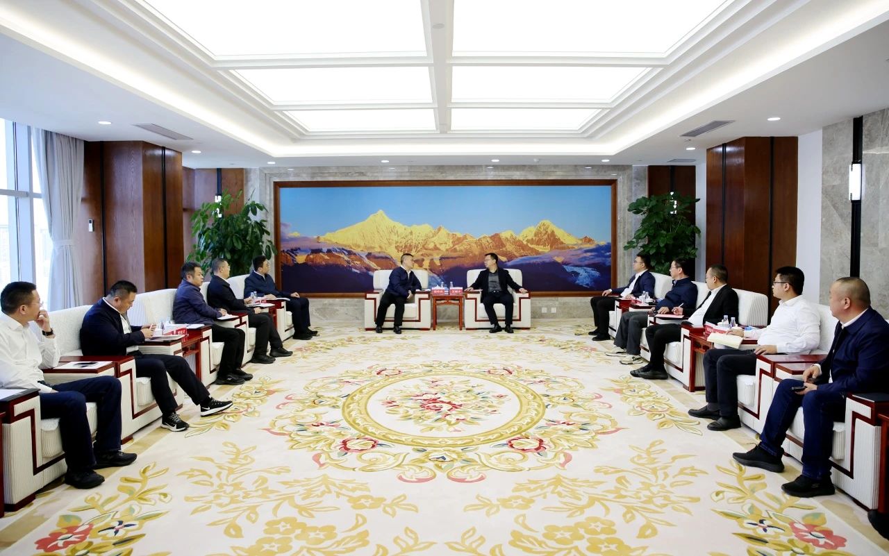 大唐云南公司黨委書記、董事長王繼才與中鐵十局集團有限公司總經理、黨委副書記范中兵會談