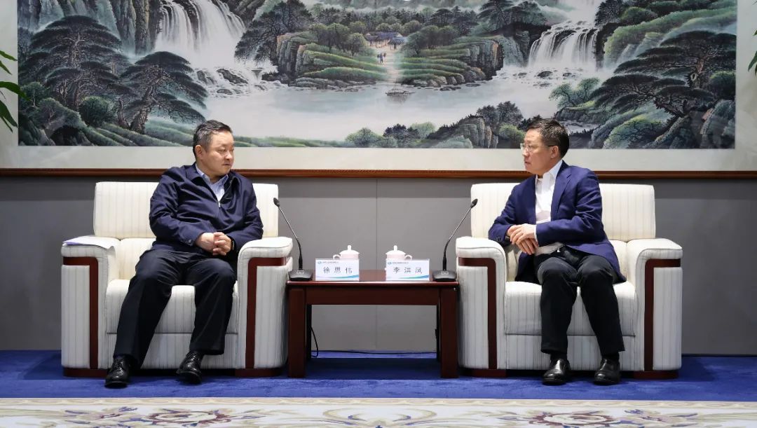 中國電氣裝備黨委書記、董事長李洪鳳會見中國國新黨委書記、董事長徐思偉