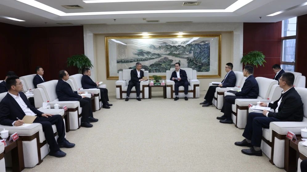 大唐四川公司黨委書記、董事長梁華與中建新疆建工黨委副書記、總經(jīng)理吳剛柱會談