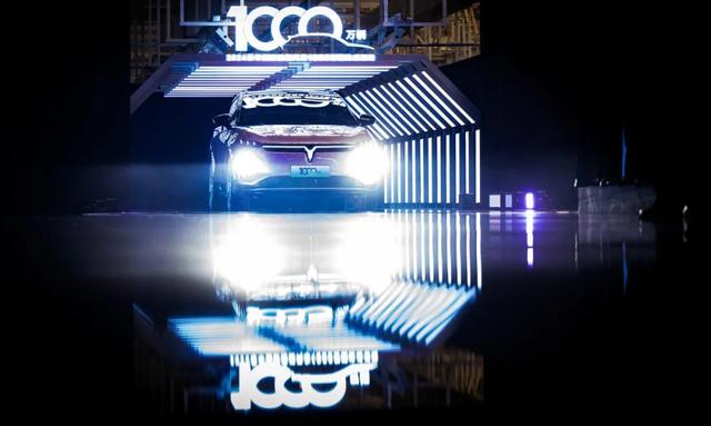 年產(chǎn)量破千萬(wàn)，中國(guó)新能源汽車挑戰(zhàn)中前行