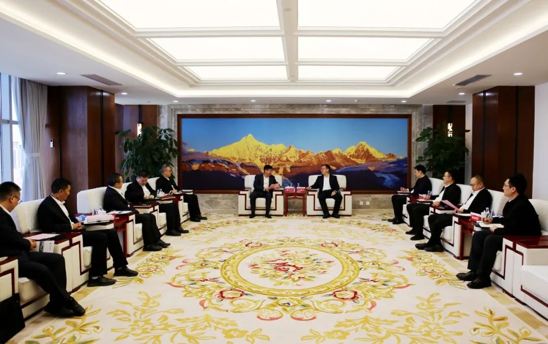 王繼才與中國(guó)能建西南區(qū)域總部黨委書(shū)記、總經(jīng)理鄒小川會(huì)談