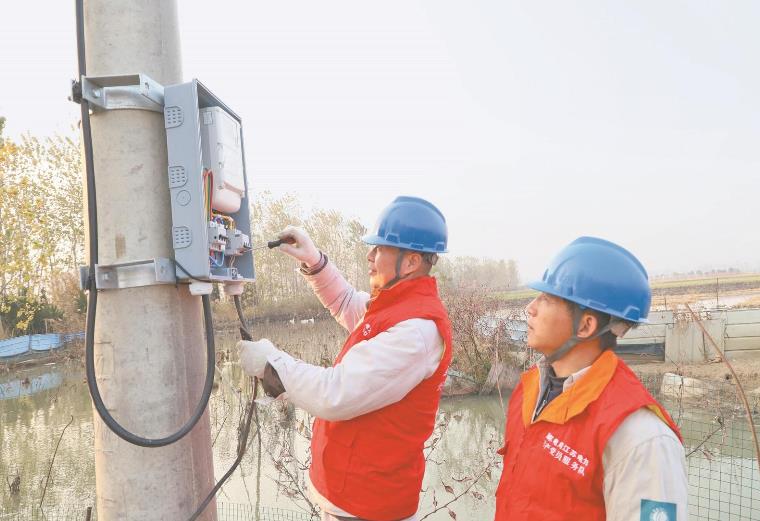 農田塘口通上動力電 村民抽水用電有保障