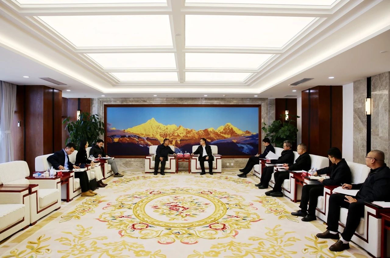 王繼才與昆明市發(fā)改委副主任、市能源局局長(zhǎng)施云懷會(huì)談