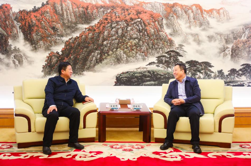 大唐甘肅公司黨委書(shū)記、董事長(zhǎng)王建偉與甘肅電投集團(tuán)黨委書(shū)記、董事長(zhǎng)蒲培文會(huì)談