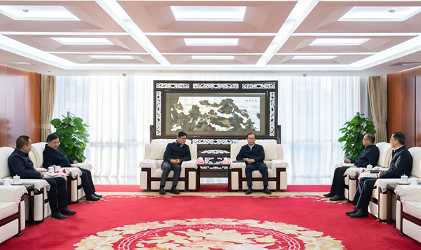 華電集團(tuán)黨組書(shū)記、董事長(zhǎng)江毅會(huì)見(jiàn)青海省委常委、省政府黨組副書(shū)記張錦剛