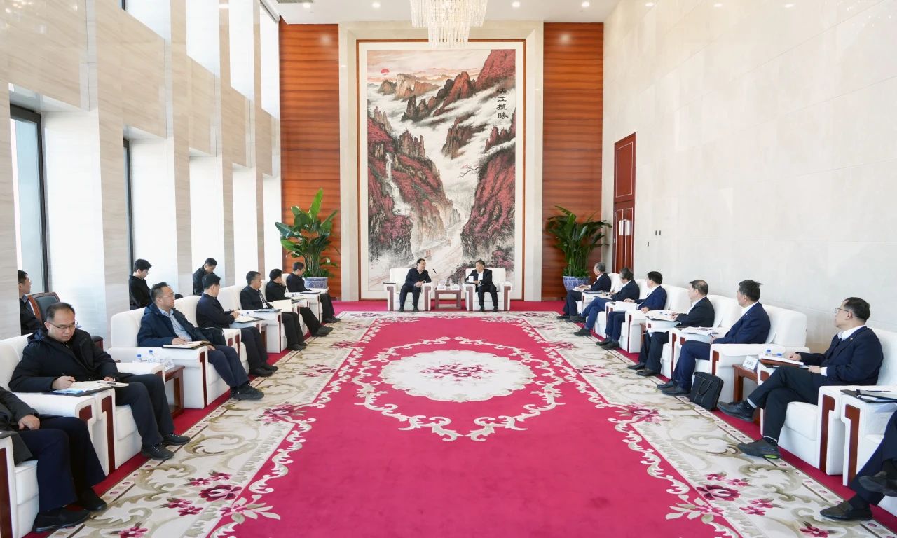 中國(guó)能建董事長(zhǎng)宋海良、總經(jīng)理倪真與中國(guó)南水北調(diào)集團(tuán)董事長(zhǎng)汪安南、總經(jīng)理孫志禹會(huì)談