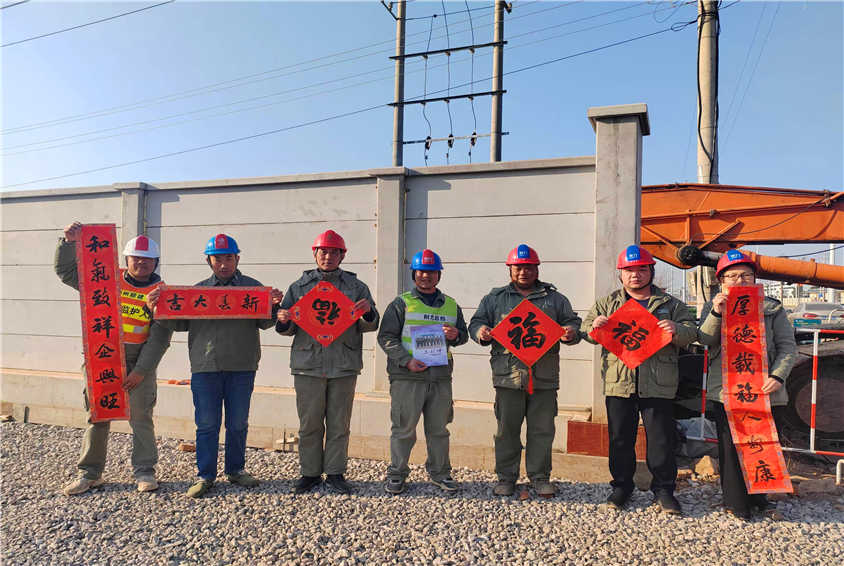 湖北荊力總包公司開(kāi)展走進(jìn)重點(diǎn)工程項(xiàng)目部，送文化到工地一線(xiàn)慰問(wèn)活動(dòng)