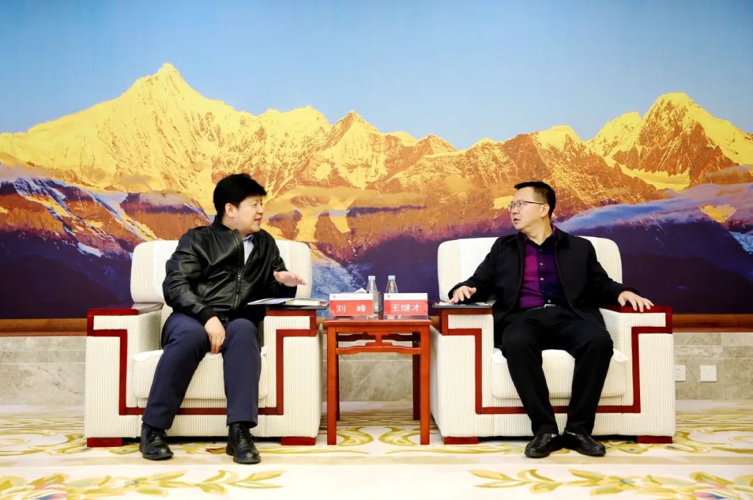 大唐云南公司黨委書記、董事長王繼才與華為中國區(qū)數字能源業(yè)務部副總裁劉峰會談