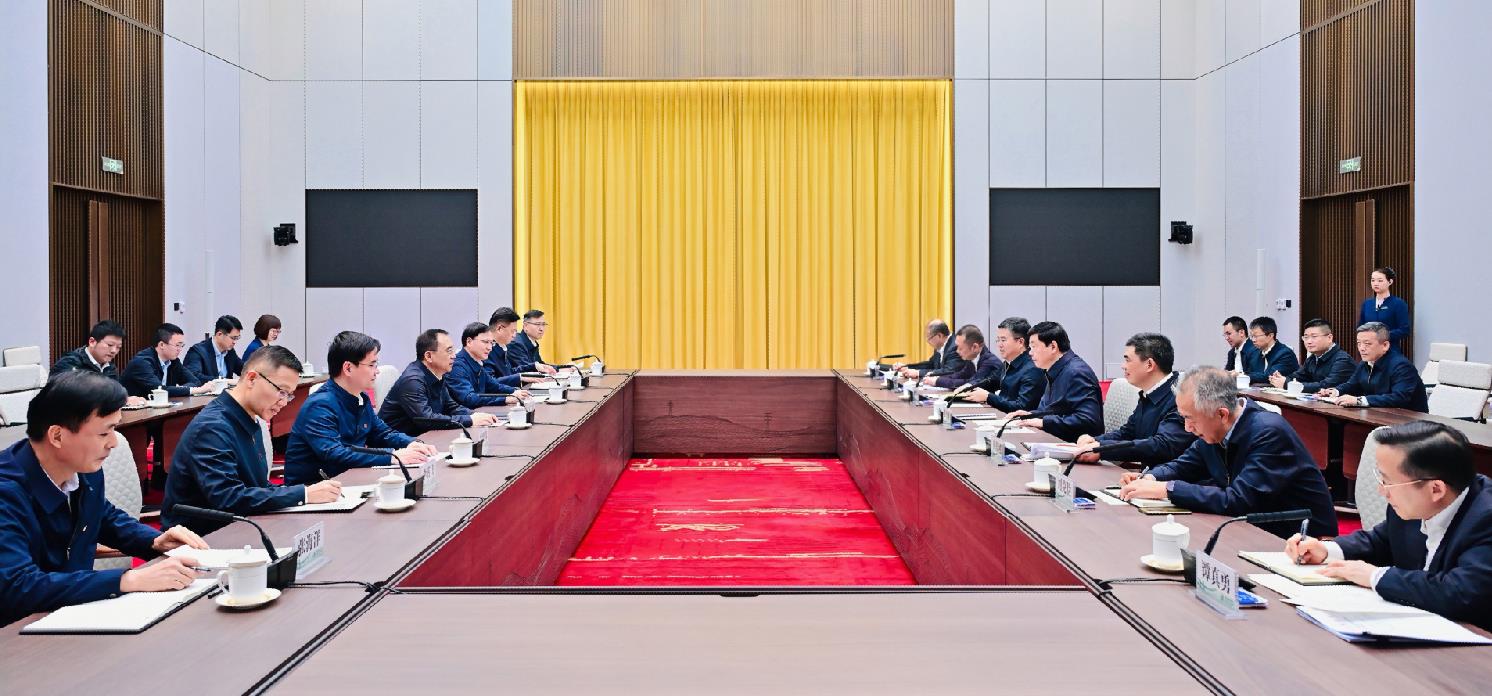 中國(guó)大唐集團(tuán)董事長(zhǎng)鄒磊、總經(jīng)理張傳江與國(guó)家電網(wǎng)董事長(zhǎng)張智剛、總經(jīng)理龐驍剛會(huì)談