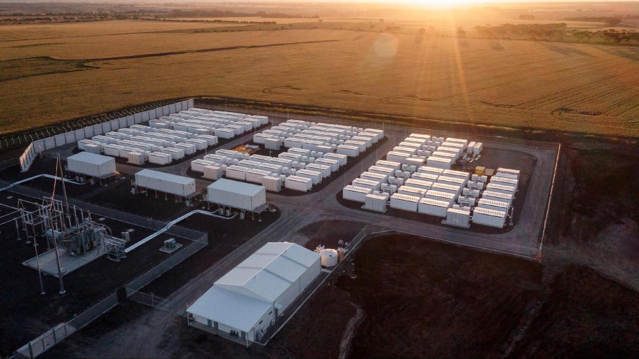 上海儲(chǔ)能超級(jí)工廠投產(chǎn)，馬斯克預(yù)測(cè)特斯拉能源業(yè)務(wù)將增長(zhǎng)至少50%