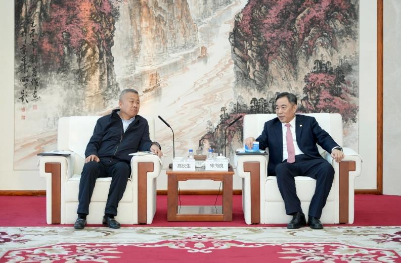 中國能建黨委書記、董事長宋海良與山東發(fā)展集團黨委書記、董事長高長生會談