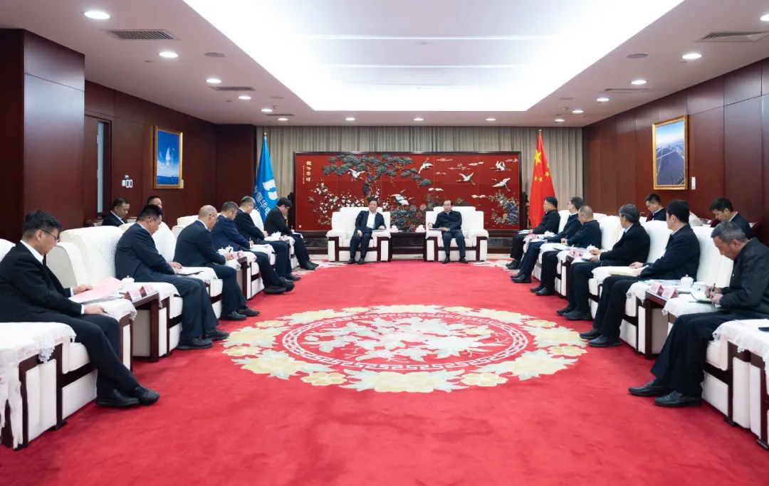 華電集團(tuán)董事長(zhǎng)、黨組書記江毅與特變電工黨委書記、董事長(zhǎng)張新舉行會(huì)談