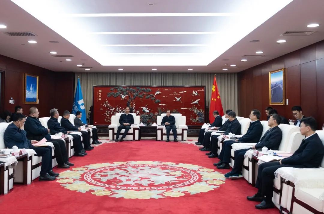江毅與山西省委常委、常務(wù)副省長盧東亮舉行會(huì)談