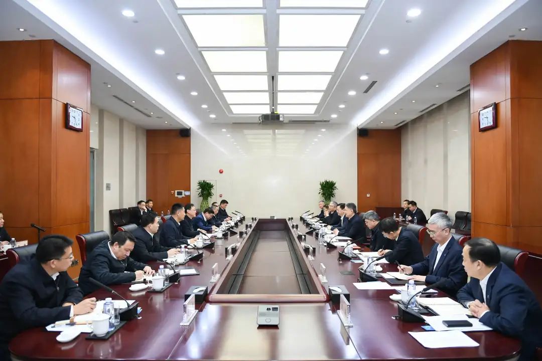 華能集團董事長、黨組書記溫樞剛會見中國安能董事長陳奕輝、總經理周慶豐