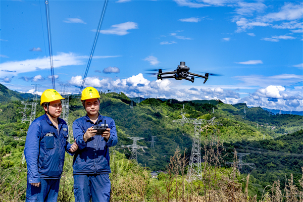 國(guó)網(wǎng)重慶超高壓公司：科技護(hù)航輸電線路安全運(yùn)行