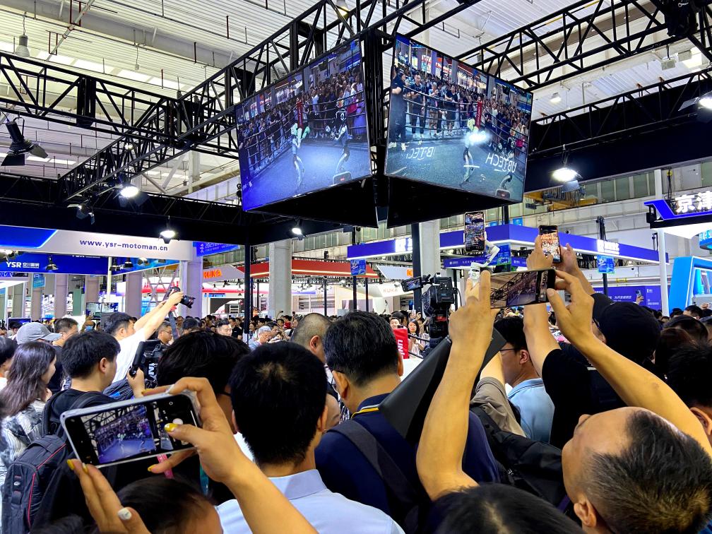 在北京，見證一場機(jī)器人的“狂歡”