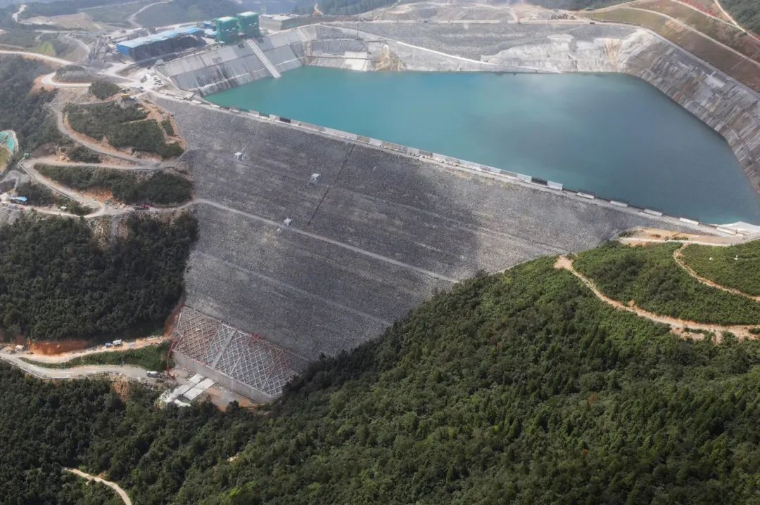 天臺抽水蓄能電站 國內首次大規(guī)模應用1000兆帕級高強鋼壓力鋼管安裝成功