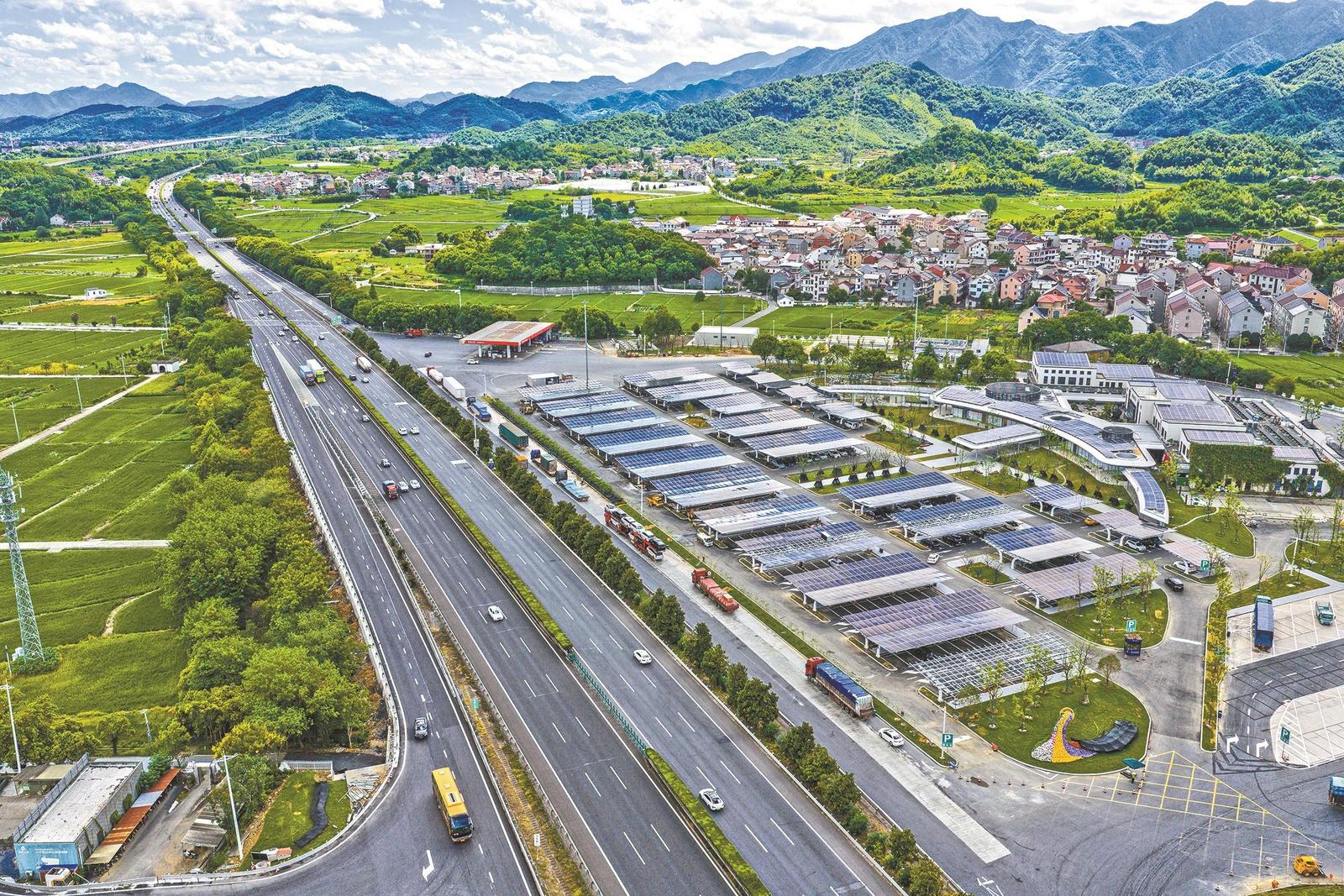 全國最大規(guī)模高速公路充電站在浙江杭州投運