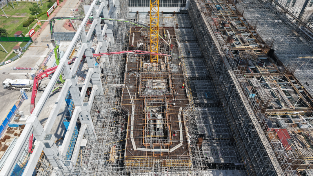 國(guó)能東營(yíng)公司6號(hào)機(jī)組汽輪發(fā)電機(jī)基座澆筑完成